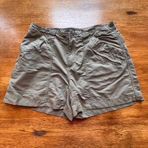 ⭐️ Women's Royal Robbins Backcountry Pro Olive Green shorts size 10